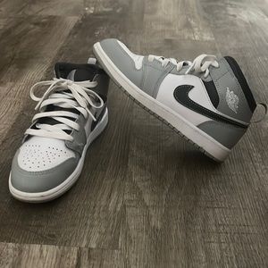 Youth Jordan 1 Mids
